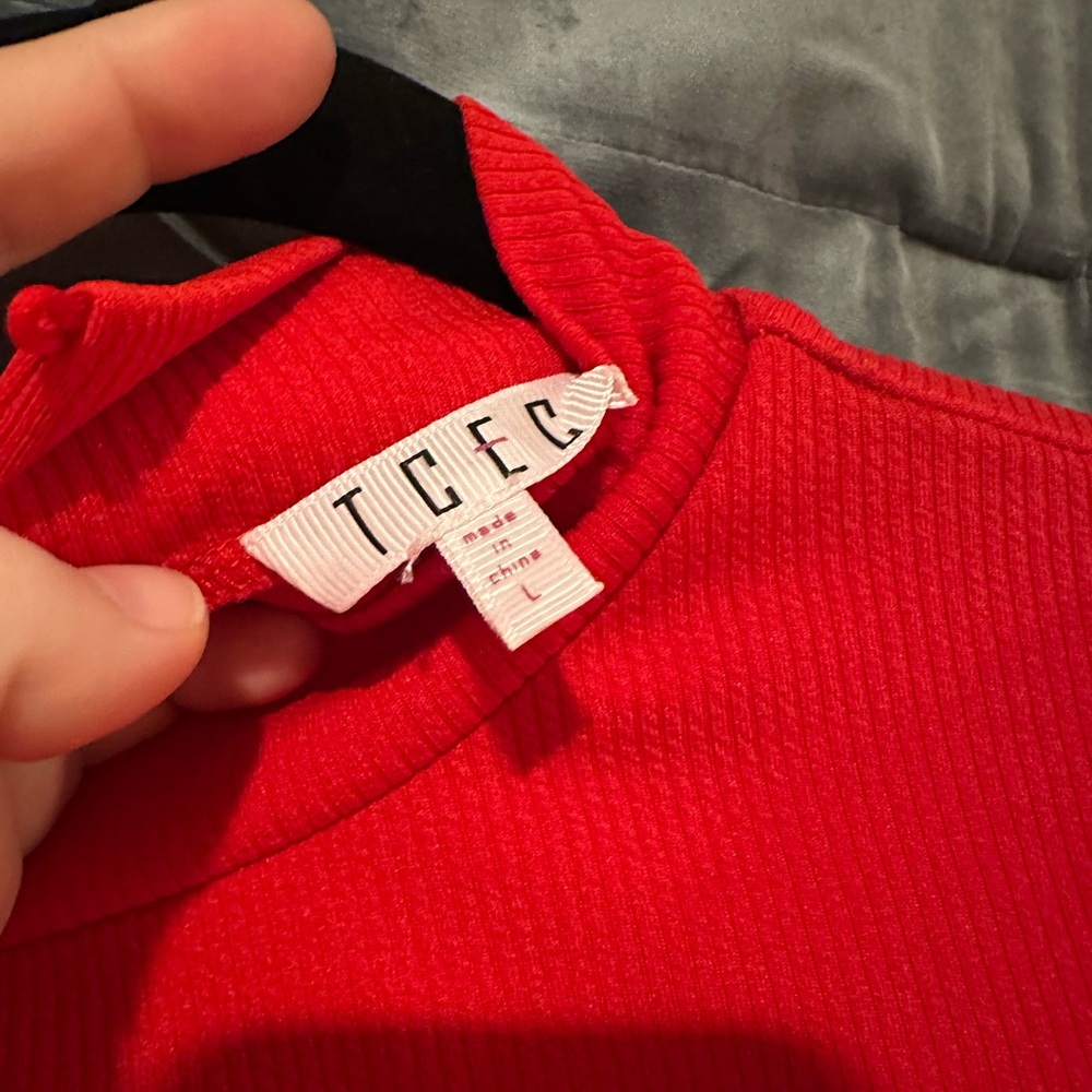 TCEC Bold Red Ribbed Top - Picture 2 of 4